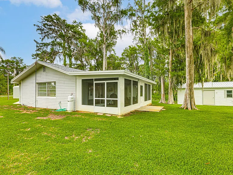 19 Windy Point Rd — Photo 33
