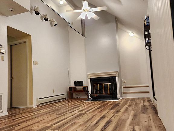 3rd image of 513 Wales Ct