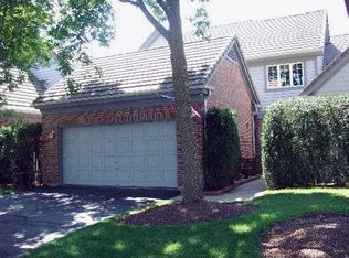 21 Stonehenge Ct, Burr Ridge, IL 60527