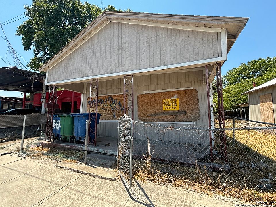 1st image of 1811 S BRAZOS ST