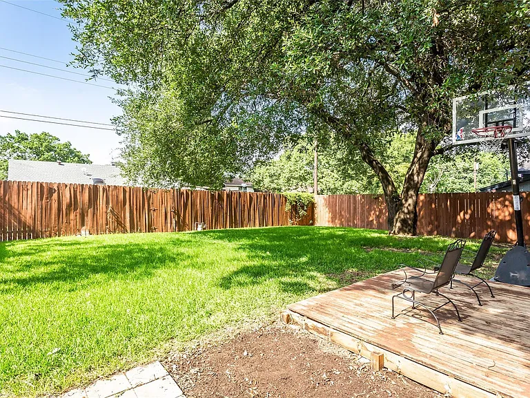 1428 Dumont Dr — Photo 27