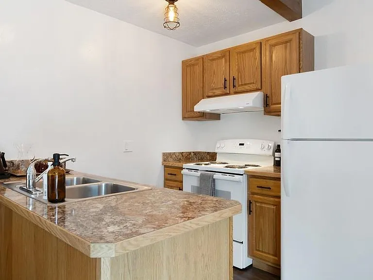 739 10th St W #2 — Photo 9