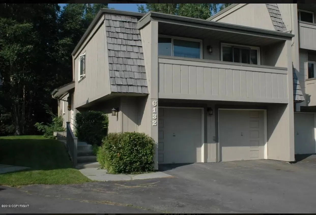 3 bed, 2.5 bath, 1800 sqft, $2,580 — Photo 1