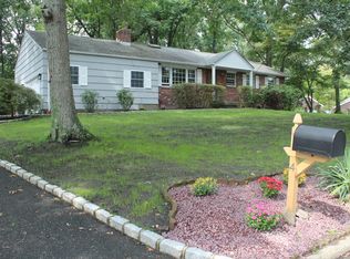 4 Yorktown Rd, East Setauket, NY 11733