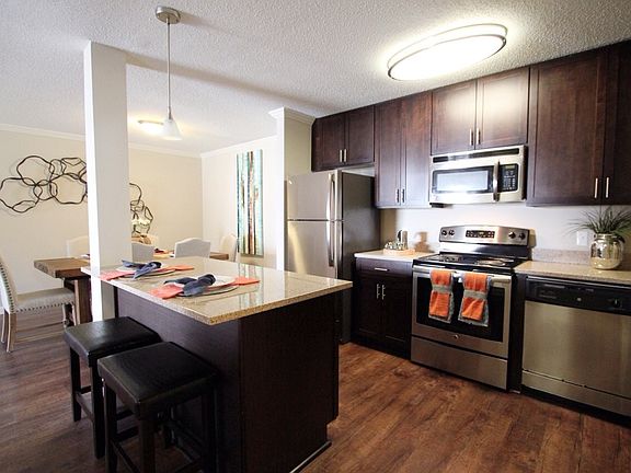 3rd image of 480 Melanie Ct