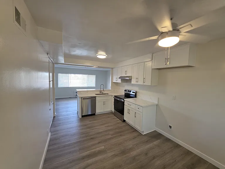 10714 La Reina Ave #4 — Photo 6