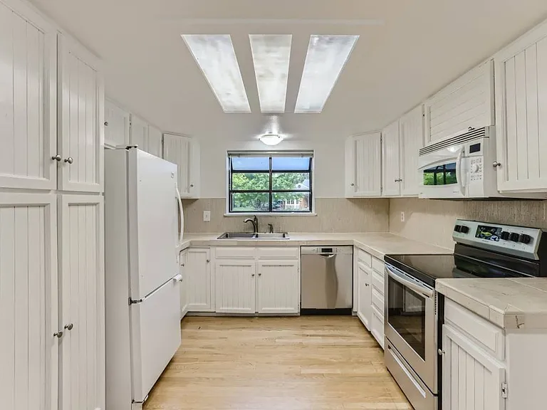 7308 Timothy Pl — Photo 10