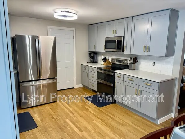 128 Thurston St, Riverside, RI 02915