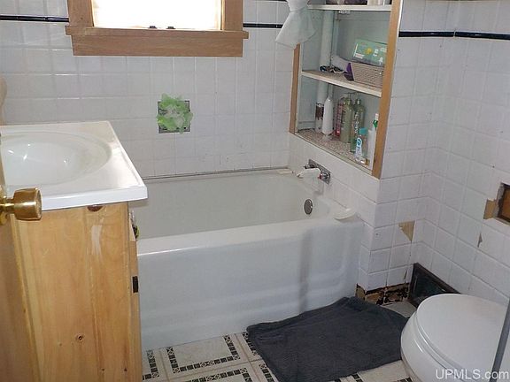 5th image of 642 N 6th St