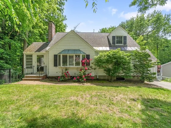 102 Cabot St, Newton, MA 02458