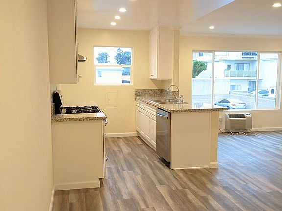 4th image of 18521 Prairie St #213