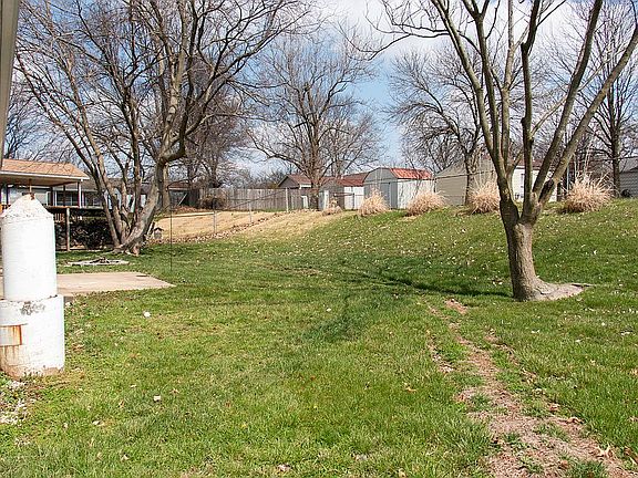 4th image of 2328 Laredo Dr