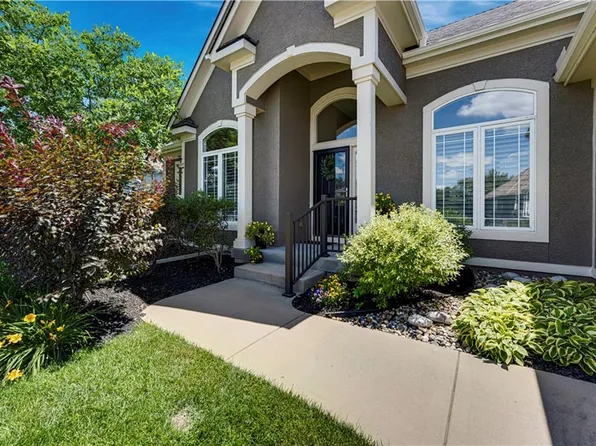 23603 W 72nd Ter, Shawnee, KS 66227