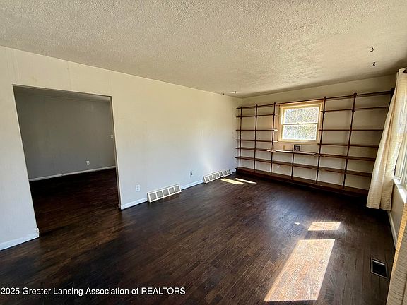 4th image of 1600 Mary Ave