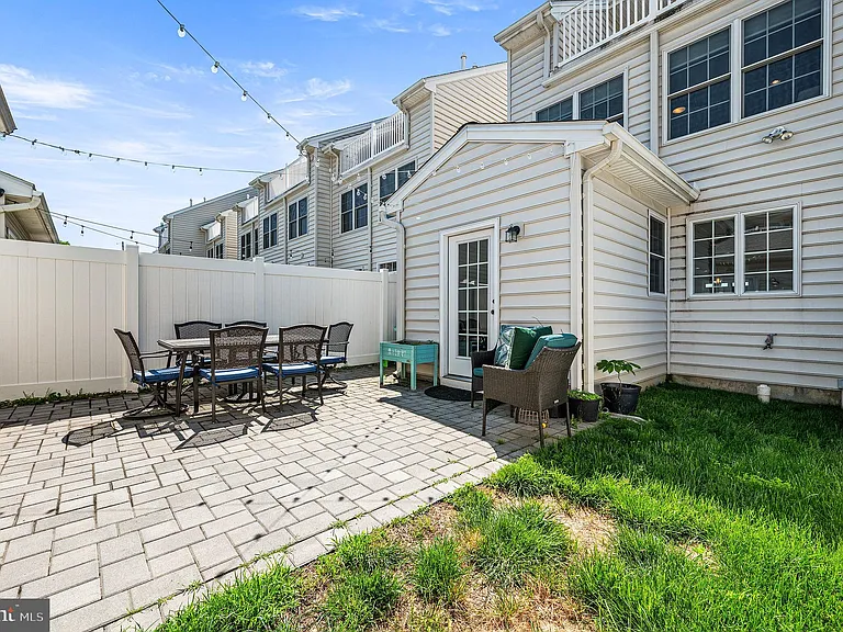 625 W Mulberry St — Photo 34