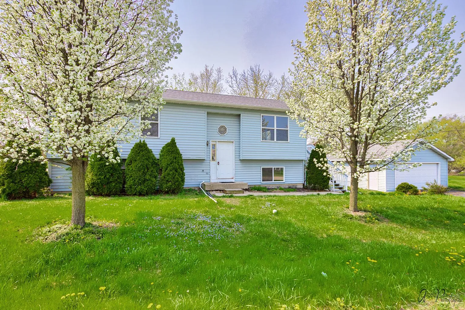1614 Leslie Ave photo 1
