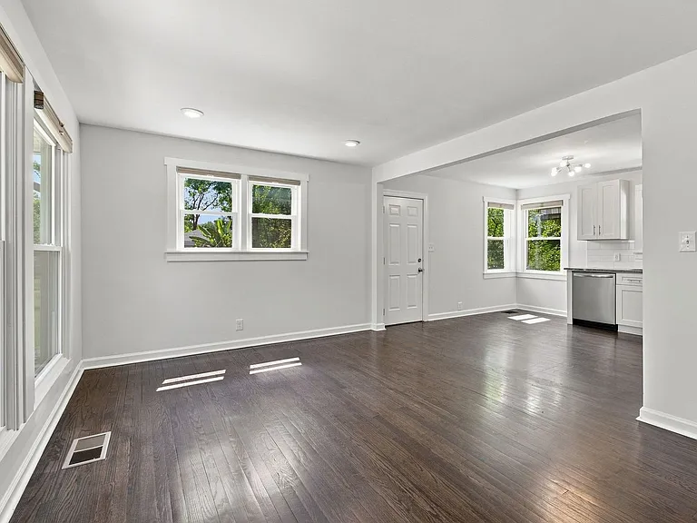 800 Oak St — Photo 6
