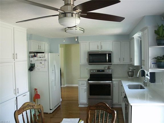 5th image of 9790 Lakeview Cir