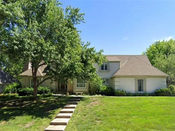 14701 S Village Dr, Olathe, KS 66062