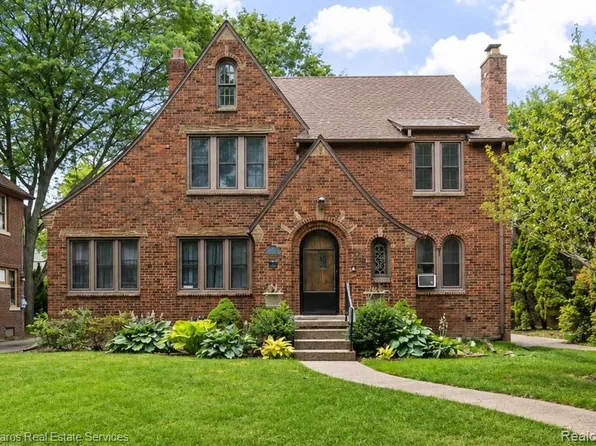 1421 Yorkshire Rd, Grosse Pointe Park, MI 48230