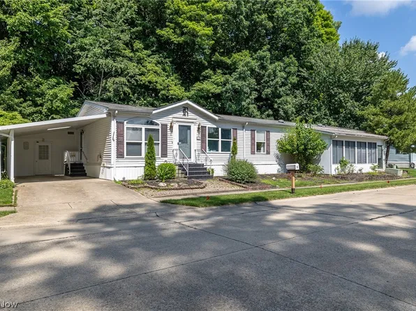 12 Jessica Ln, Olmsted Falls, OH 44138