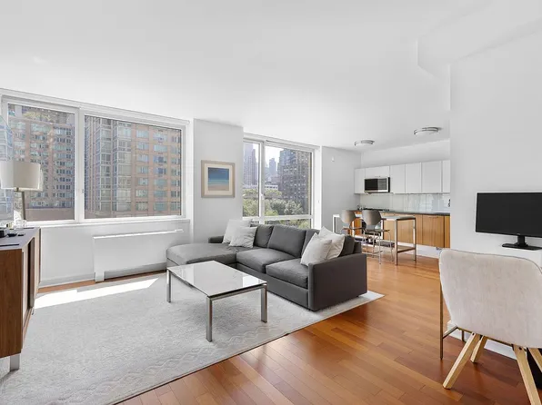 100 Riverside Blvd APT 6A, New York, NY 10069