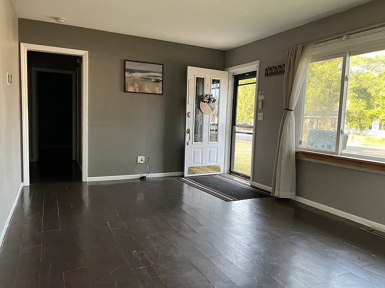 65 Cedar Ave N — Photo 11