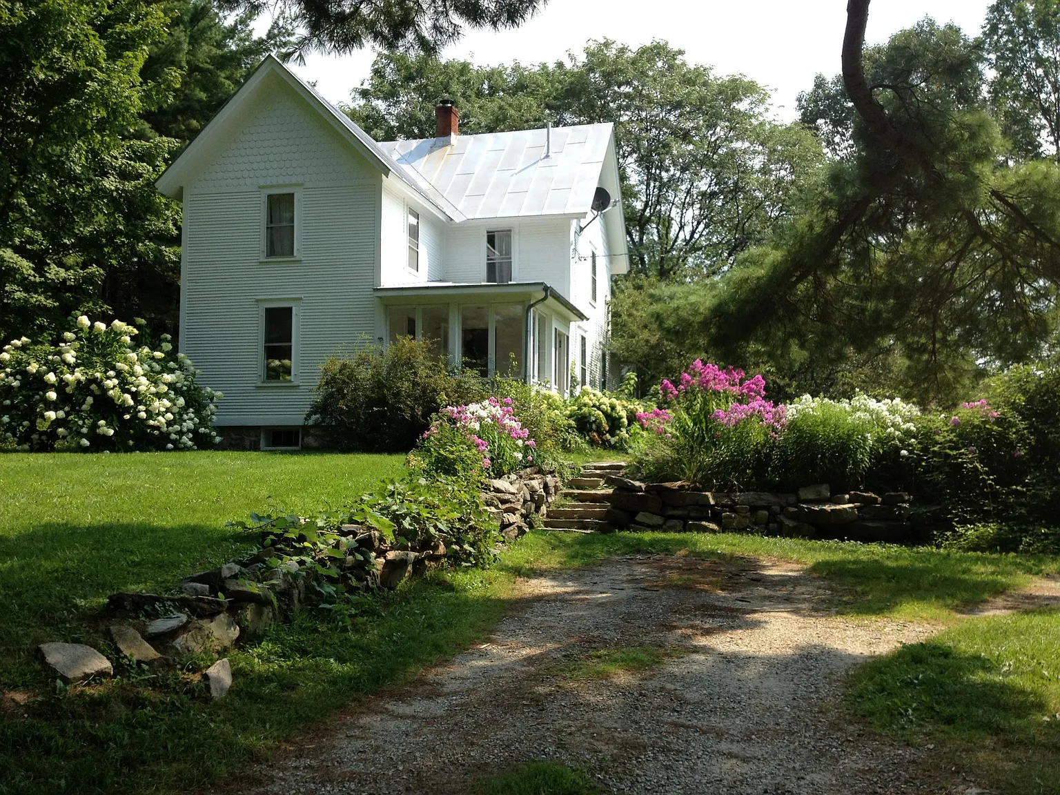 4 bed, 1.5 bath, 1684 sqft, $3,590 — Photo 1