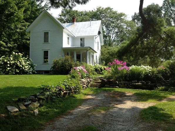 152 Garen Rd, Charlotte, VT 05445