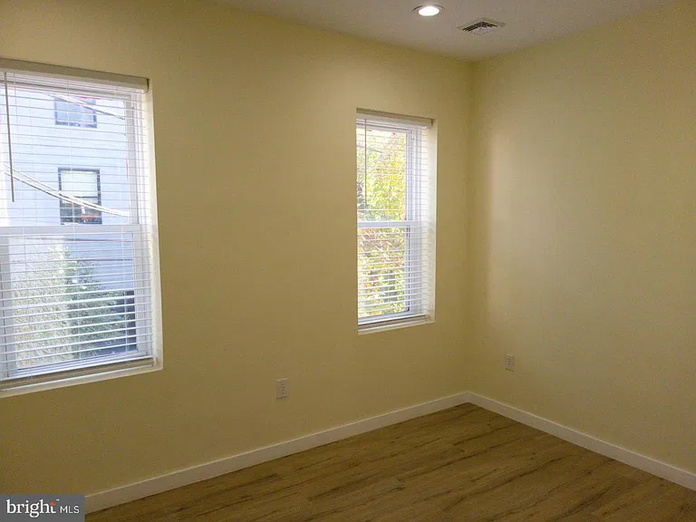 1558 N Randolph St — Photo 18