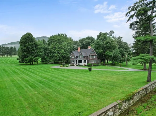 432 West Road, Bennington, VT 05201