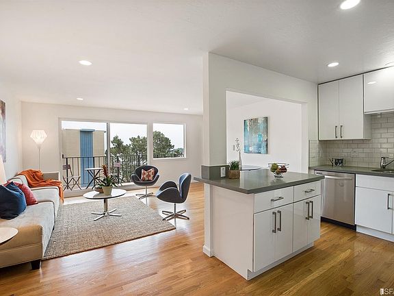 5th image of 20 Parkridge Dr APT 1
