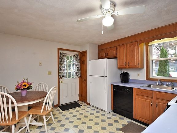 3rd image of 36 Oakwood Ave