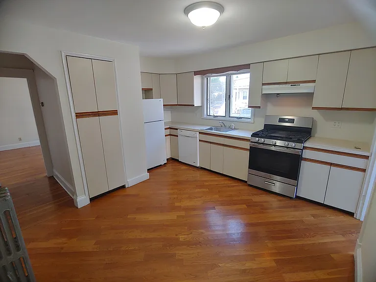 29 Cresthill Rd — Photo 1