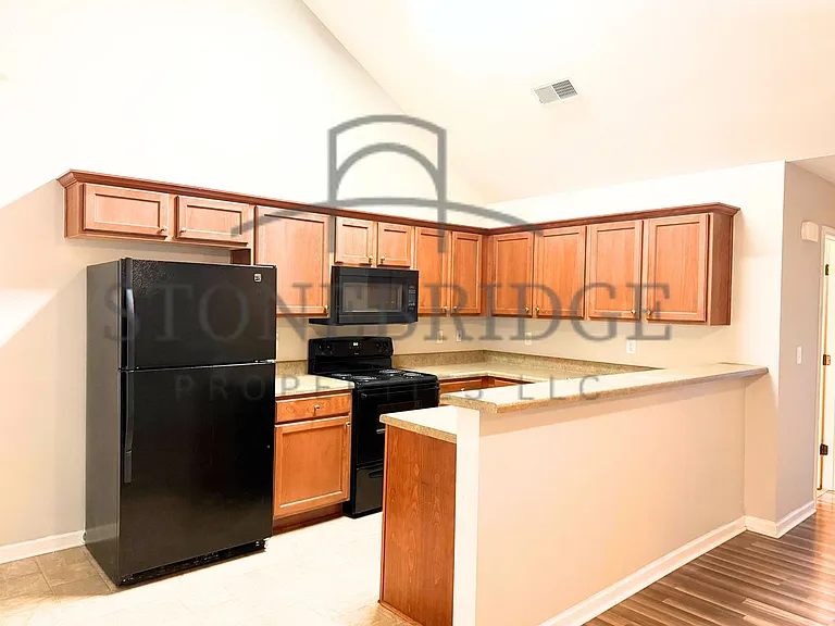 532 Castlebury Ln — Photo 4