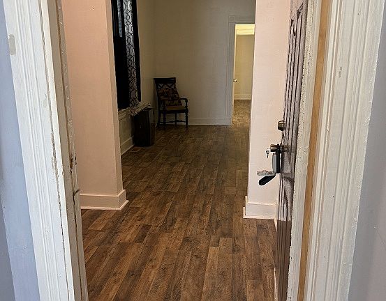 2nd image of 721 Dinwiddie St #2