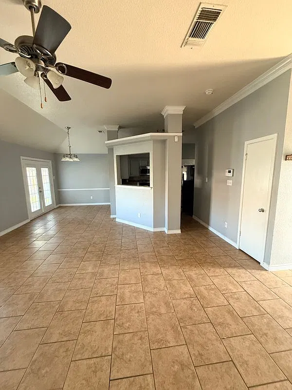 3 bed, 2.0 bath, 1220 sqft, $1,495 — Photo 3