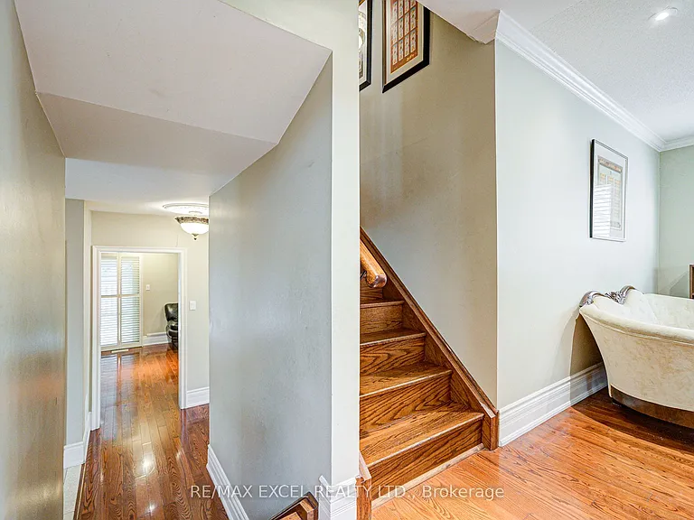 108 Babcombe Dr — Photo 45