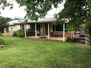 318 Jefferson St, Celina, TN 38551