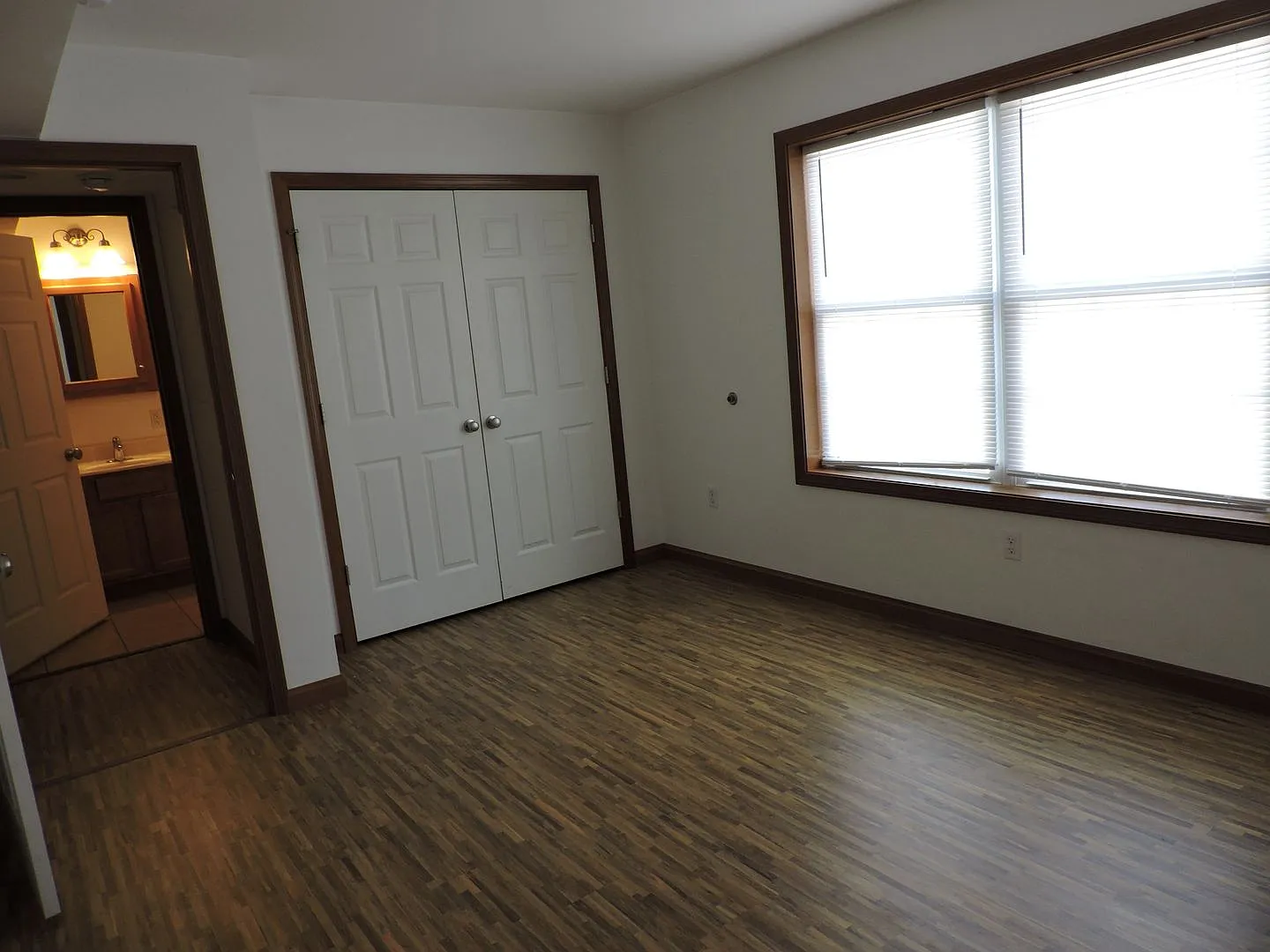 Beautiful Apartments Located 2 Blocks From Penn West Campus — Photo 3