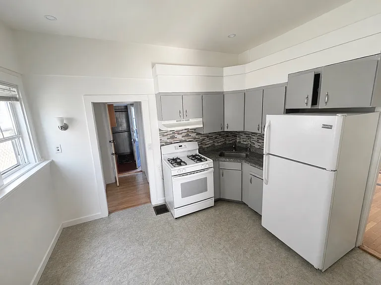 225 Main St #1 — Photo 3
