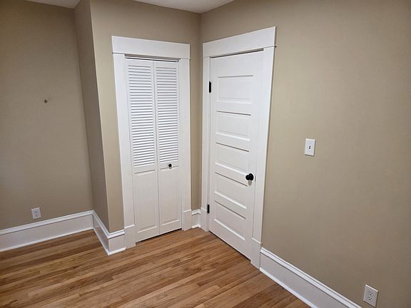 5th image of 601 19th Ave NE Unit 2