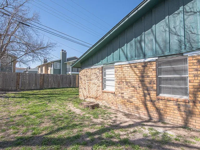 418 Skyline Ave — Photo 3