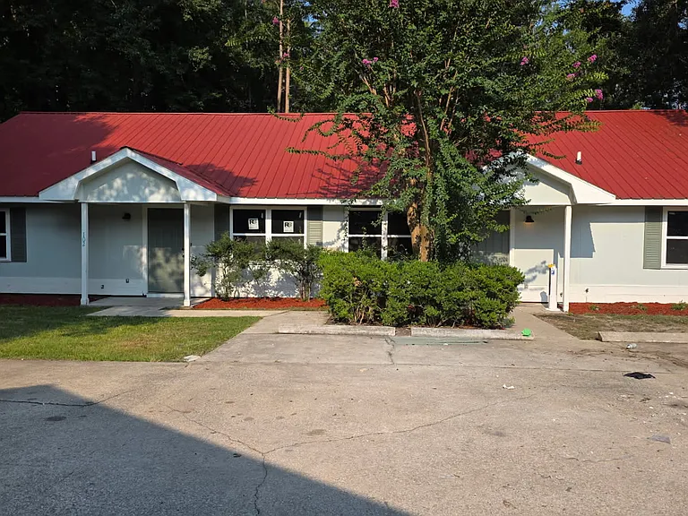 102 Clarks Bluff Rd — Photo 1