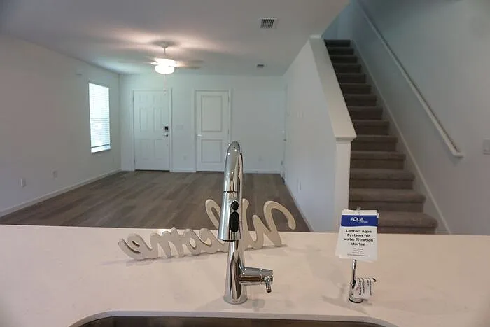 6095 Falcon Gate Ln — Photo 4