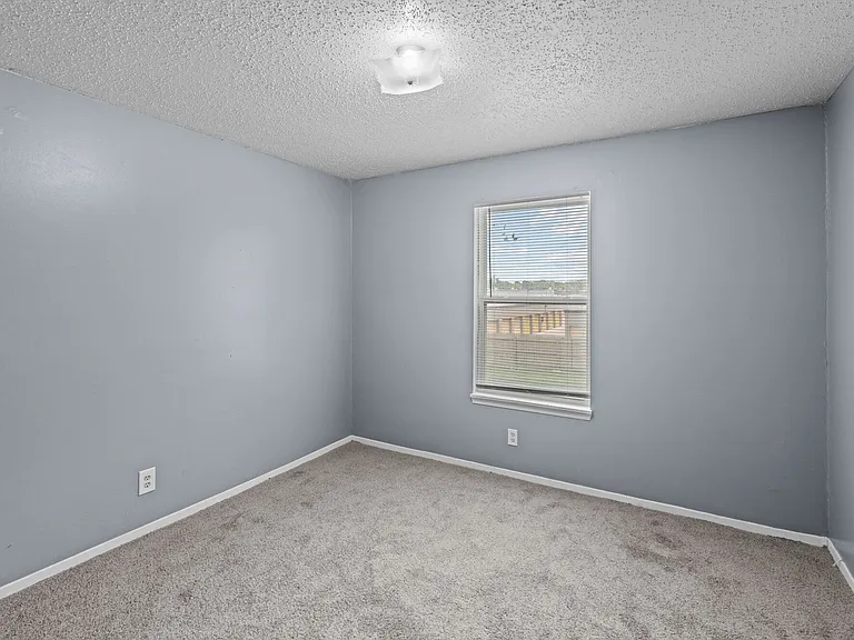 Creekside Apartments — Photo 33