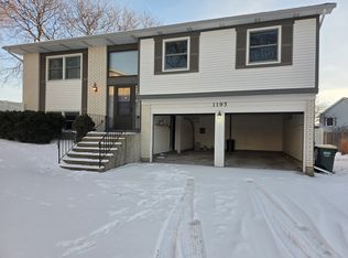 1195 Old Timber Ct, Hoffman Estates, IL 60192