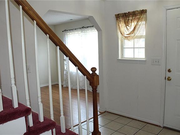 4th image of 54 Locksley Dr
