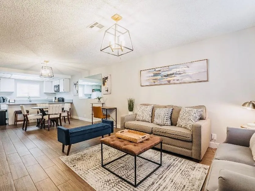 2 bed, 922 sqft, $3,000 — Photo 1