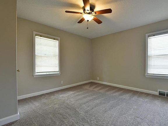 4th image of 1613 Deer Park Ave